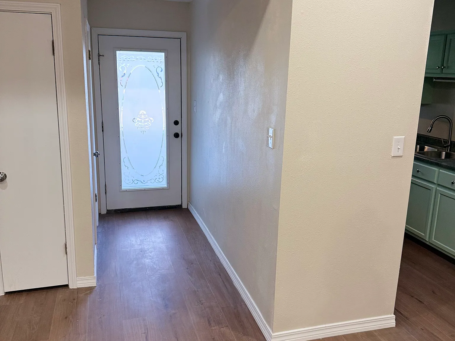3 bed, 1.5 bath, 1400 sqft, $1,600 — Photo 3
