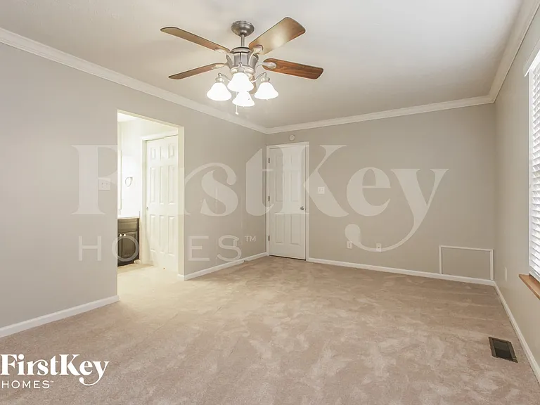 592 Hannah Pl — Photo 8