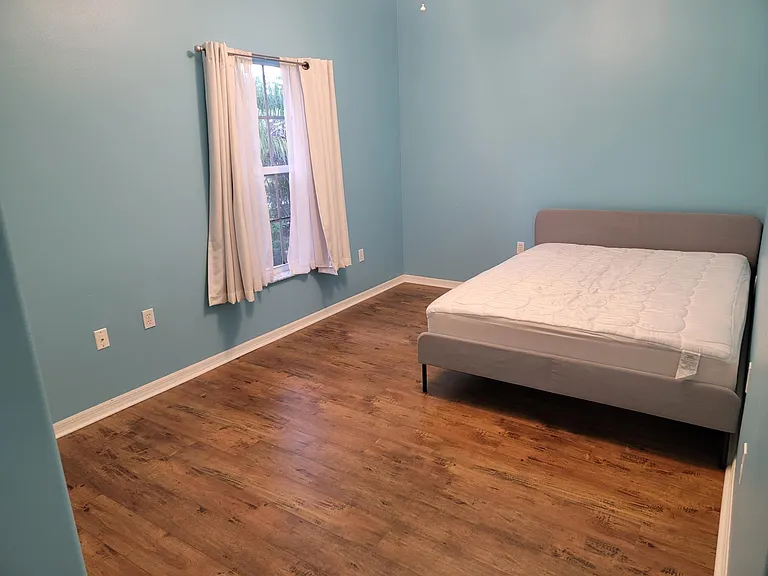 Guest Bedroom (2)