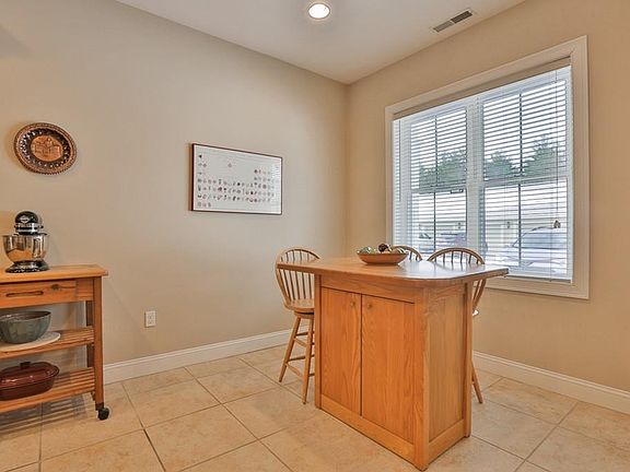 3rd image of 1801 Dogwood Cir #1801