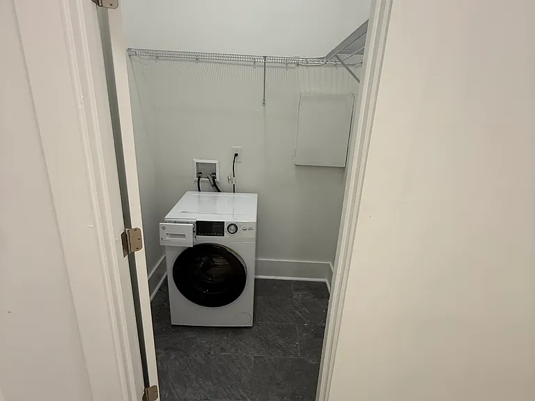 17 E Court St #32 — Photo 12