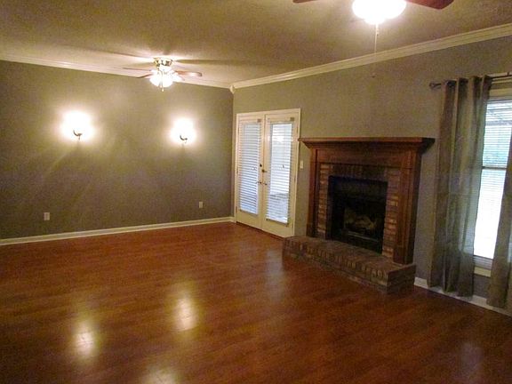 2nd image of 213 Hillsboro Cir