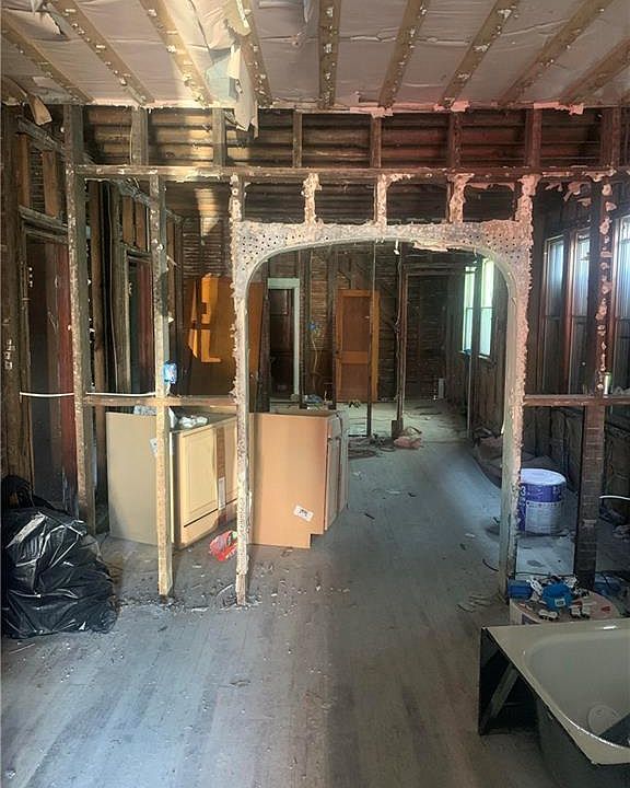 2nd image of 329 Barnard St