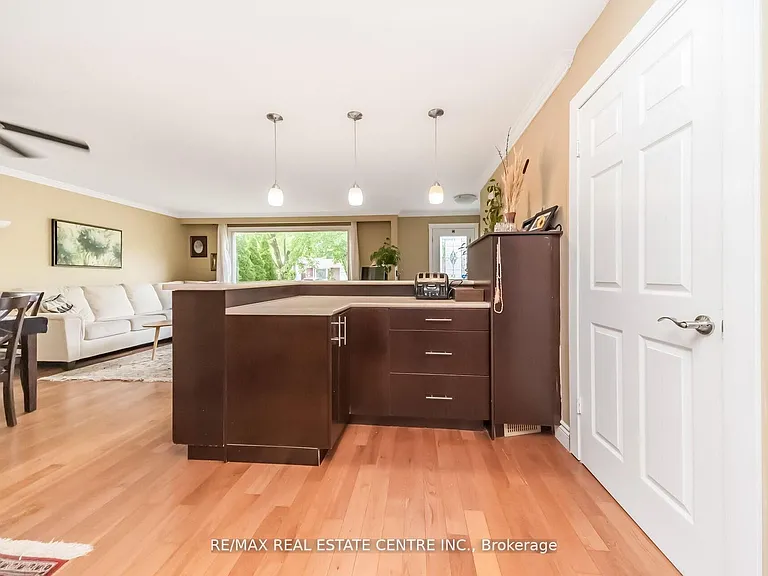 126 Culham St — Photo 9