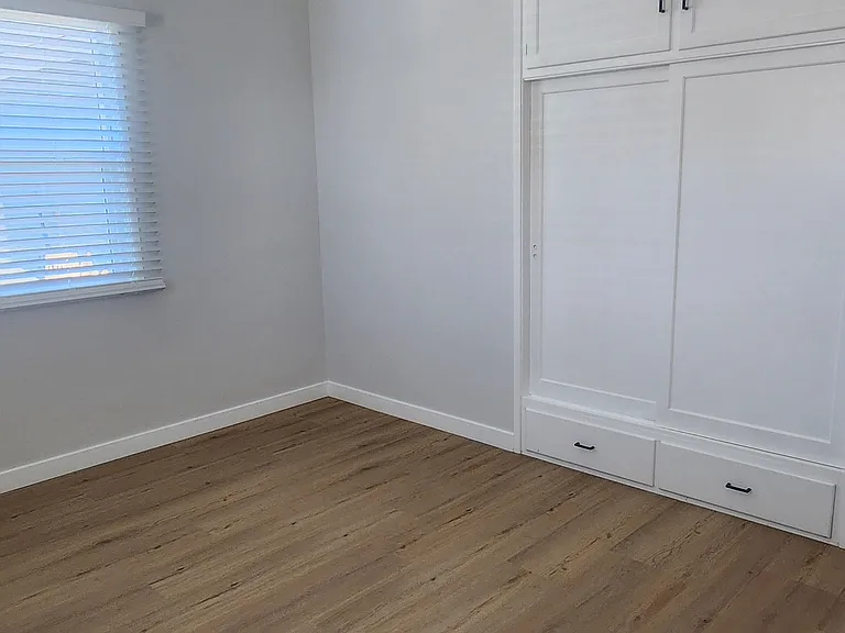 565 Flower St — Photo 11