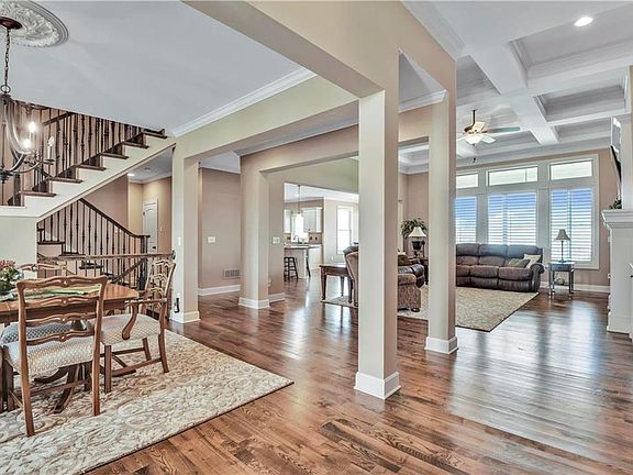 5th image of 15741 Falmouth St
