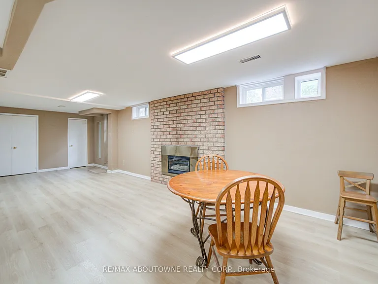 1156 Old Colony Rd #LOWER — Photo 9