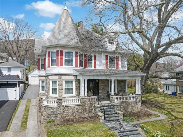 11 E Plainfield Ave, Pen Argyl, PA 18072