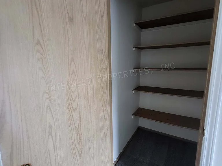 8231 N Fessenden St #9 — Photo 18