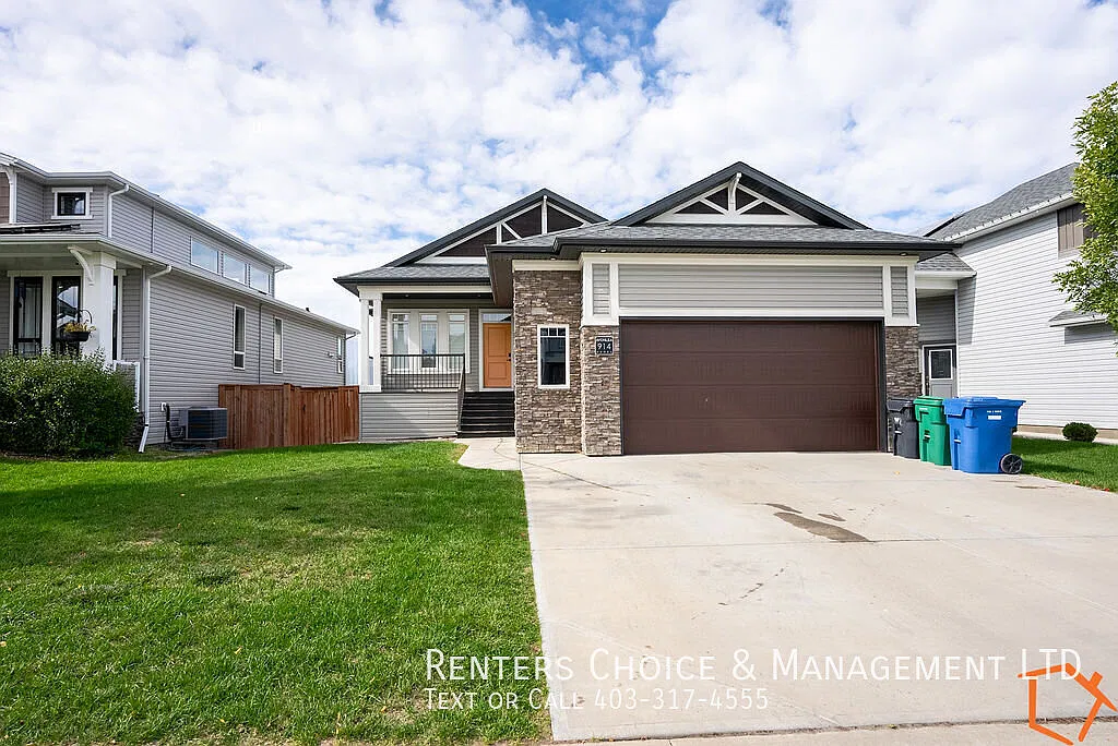 4 bedroom House With Double garage — Photo 1