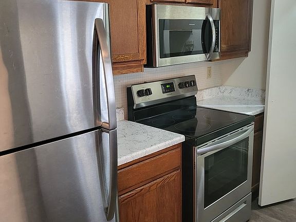 3rd image of 1741 Crest Grove Dr