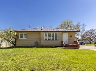 1609 Robin Rd, Waterloo, IA 50701