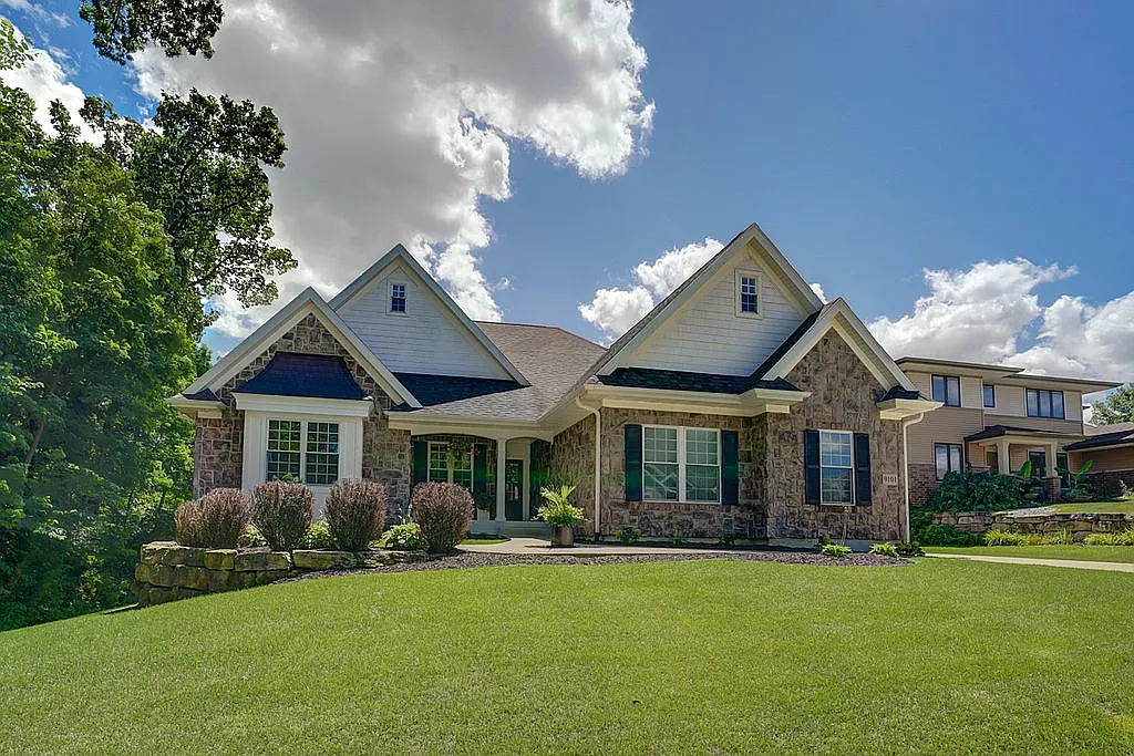 9101 Silverstone Ln photo 1