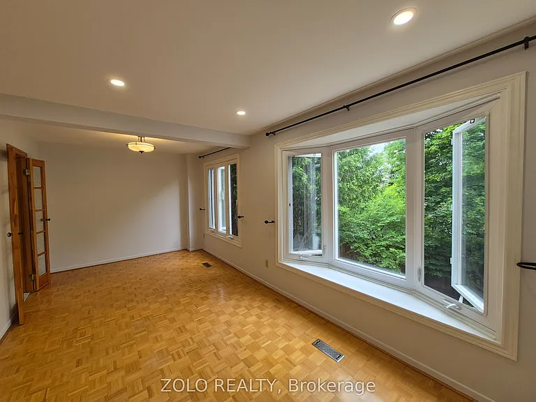 77 Colleen St — Photo 6