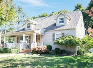 21 Wayne St, Edison, NJ 08817