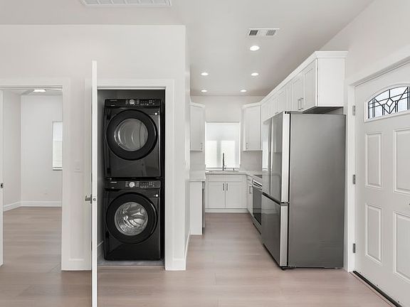 4th image of 10025 Lincoln Village Dr #10023