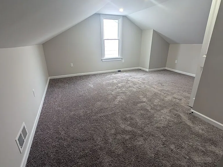 2508 Cobden St — Photo 14