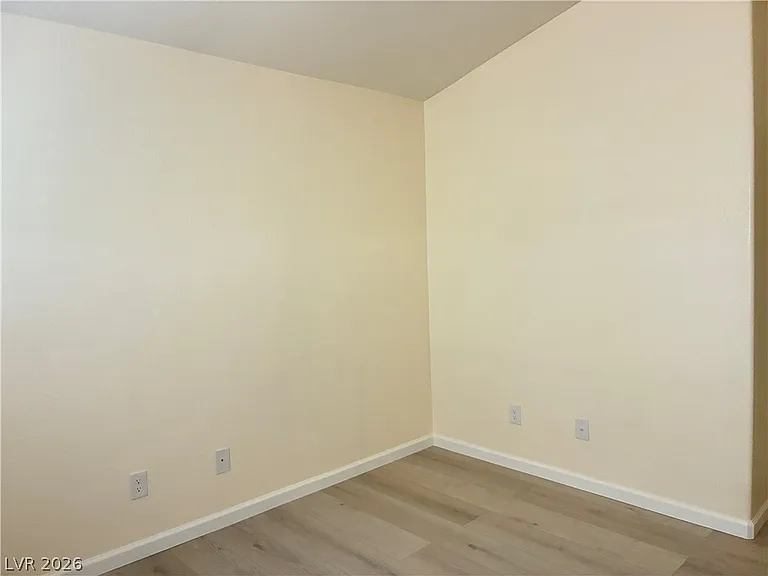 688 Pansy Pl — Photo 4