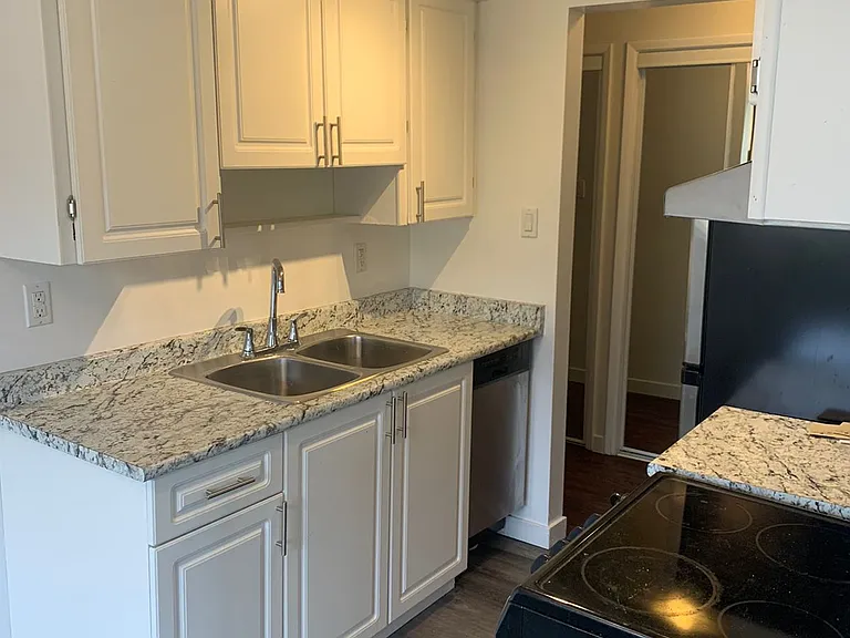 325 Ward St — Photo 27