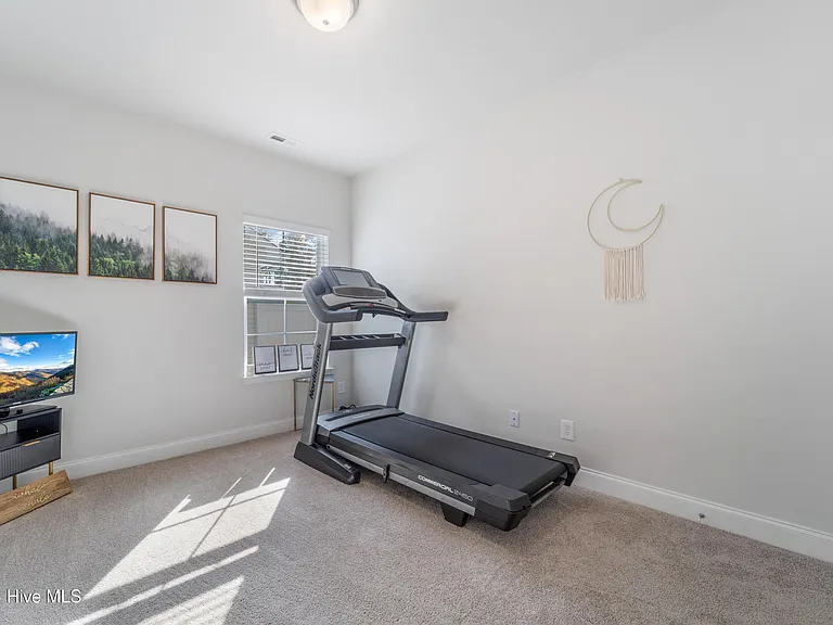 1003 Manhatten Ct — Photo 13