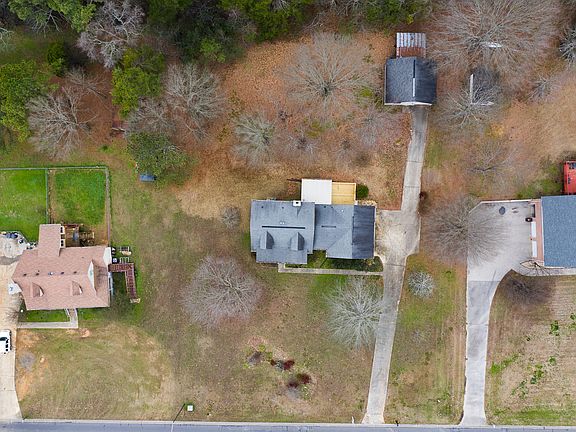 2nd image of 17 Mission Hills Dr