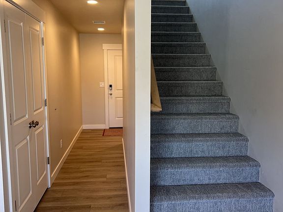 5th image of 542 Robert Ln