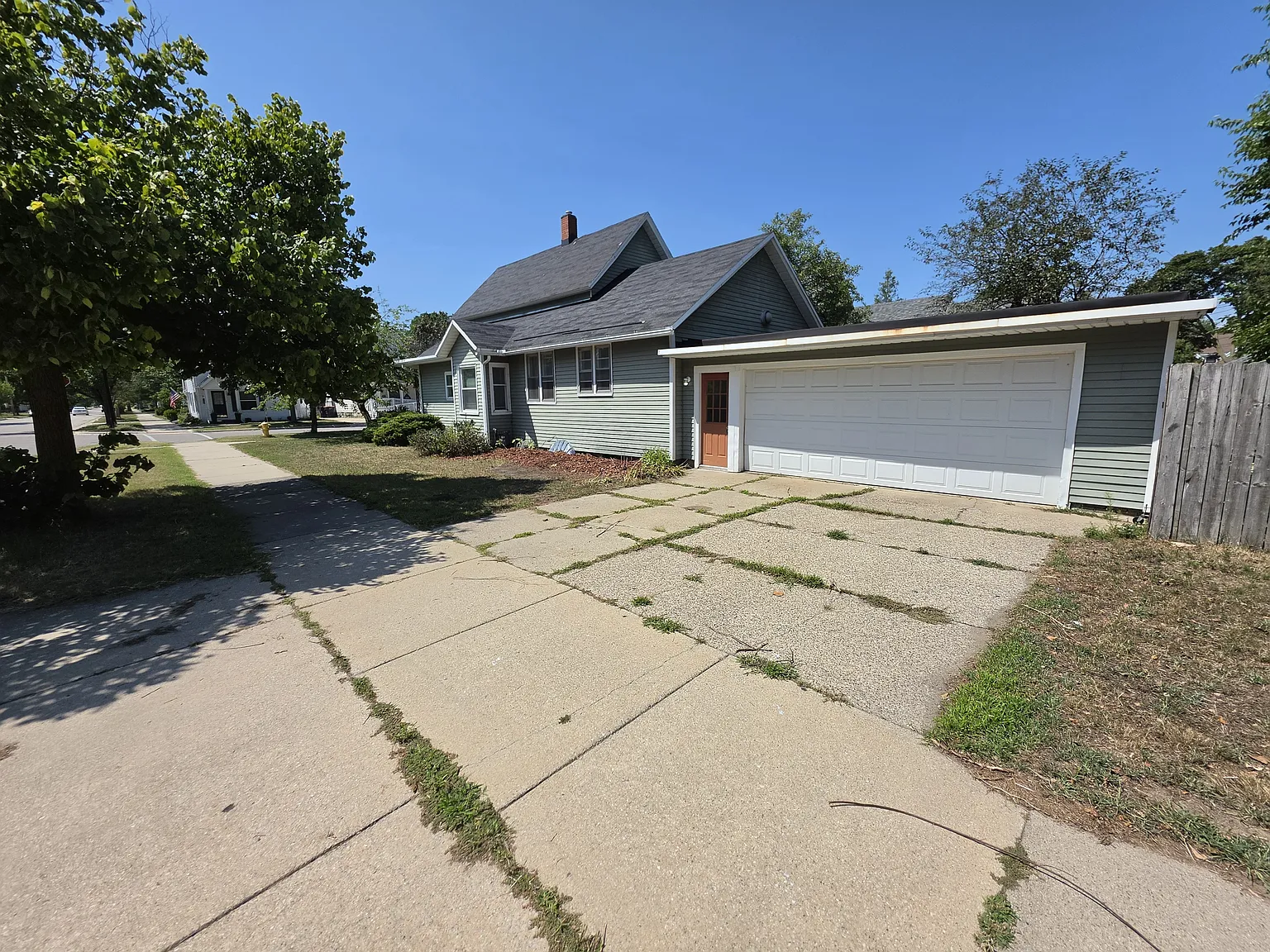 Great 3 Bed/2 Bath Home -- Minutes To Hope College And Downtown — Photo 1