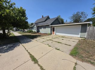 359 College Ave, Holland, MI 49423