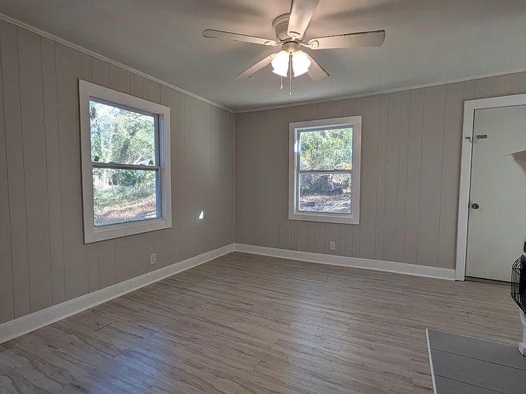110 Dye St — Photo 6