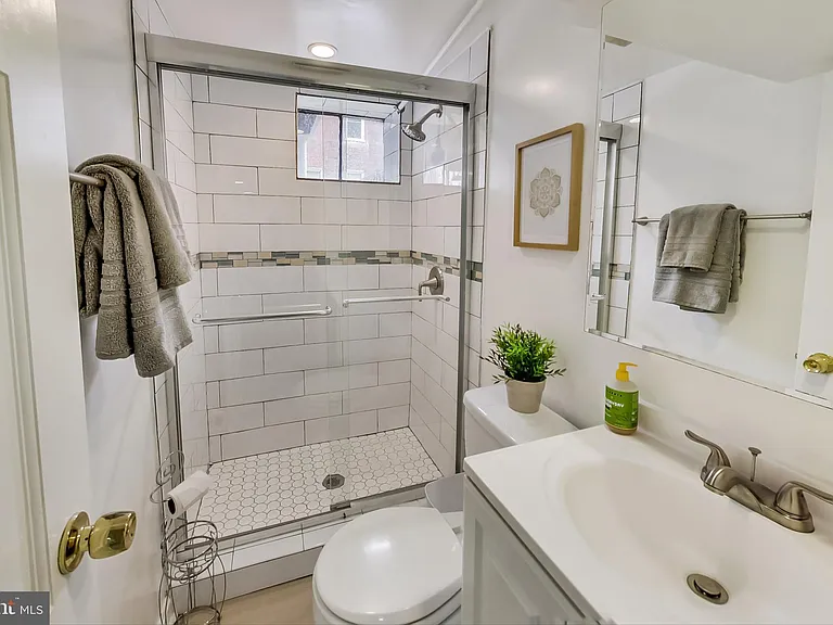 6203 8th St NW — Photo 35