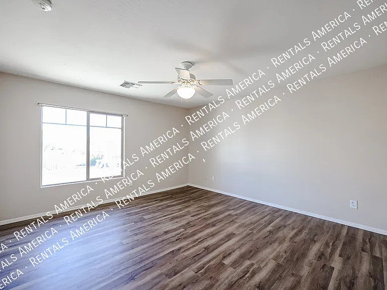 910 S 118th Ln — Photo 17