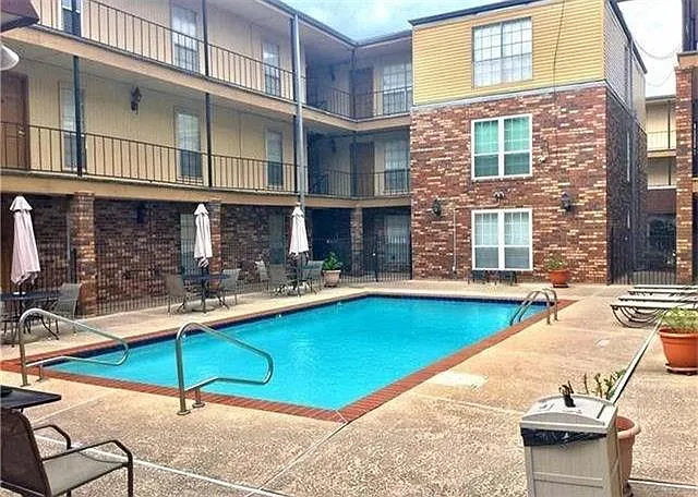 2 bed, 1.0 bath, 800 sqft, $1,350 — Photo 2