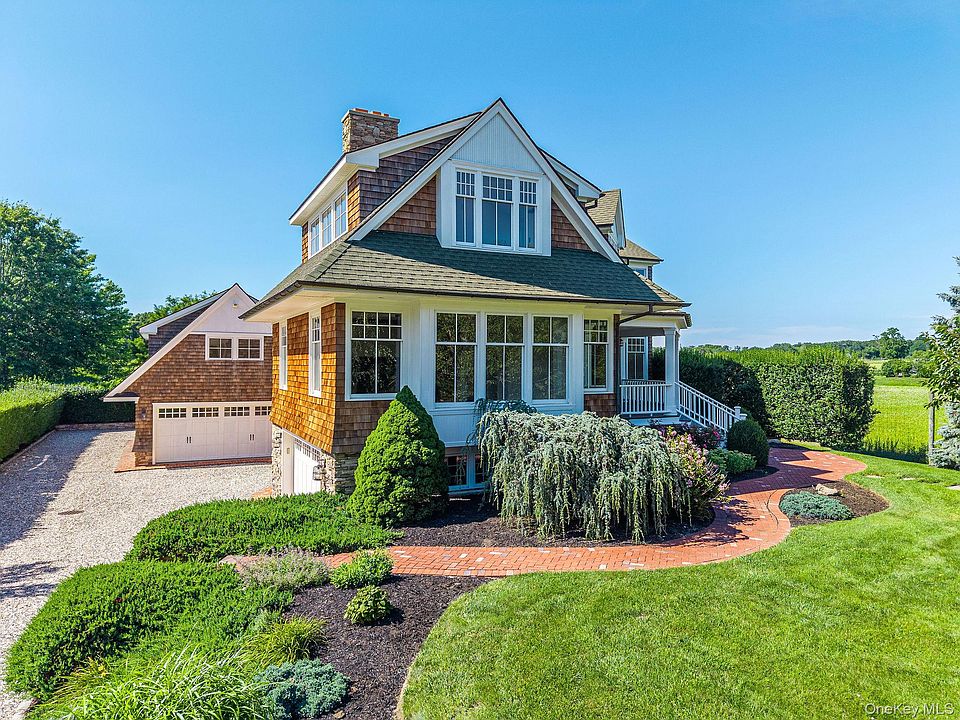 1st image of 118 Peconic Bay Boulevard