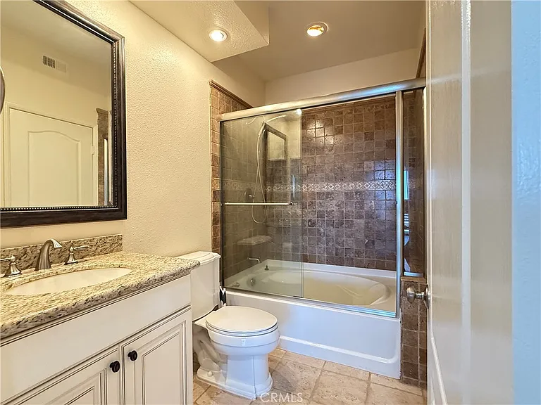 200 Paris Ln #210 — Photo 20