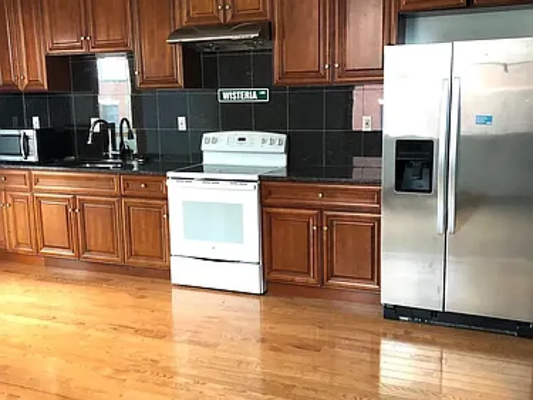 916 Green St #3RDFL — Photo 4