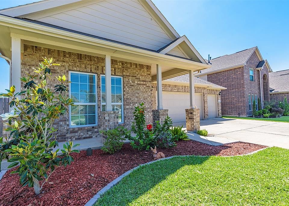 1st image of 223 Harbor Bend Ln