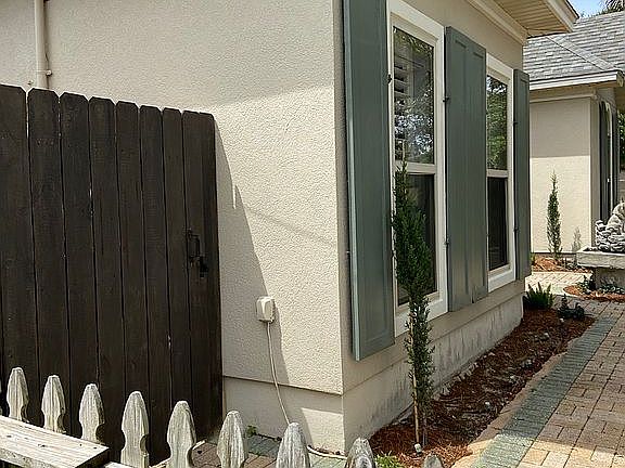 Screen Fence for Trash Can