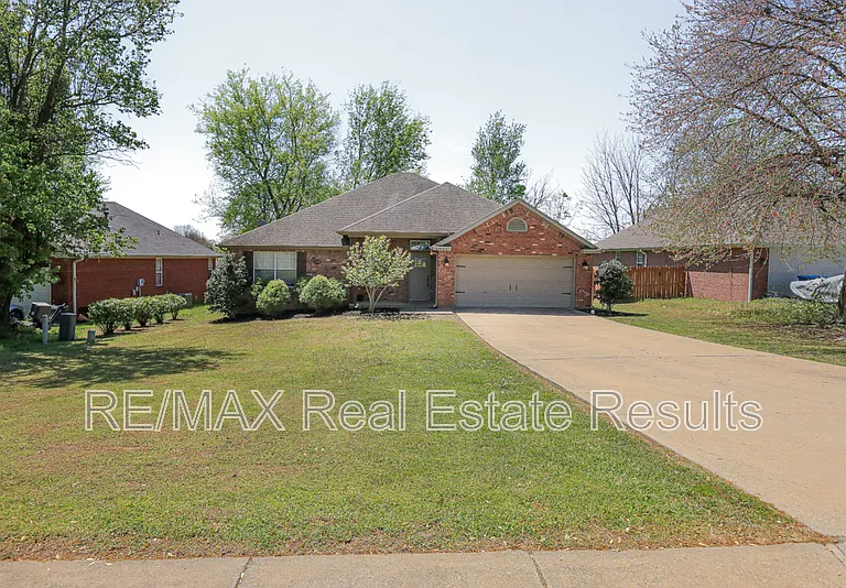 2901 SW 8th St — Photo 3