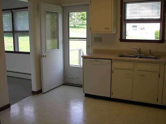 Eat-In Kitchen