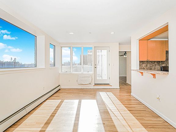 2nd image of 2072 Ocean Ave APT 701