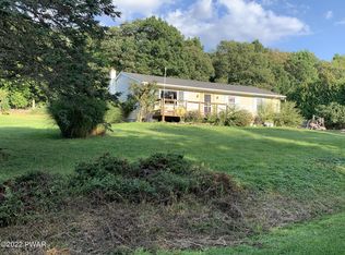19 Beechwood Ter, Hawley, PA 18428