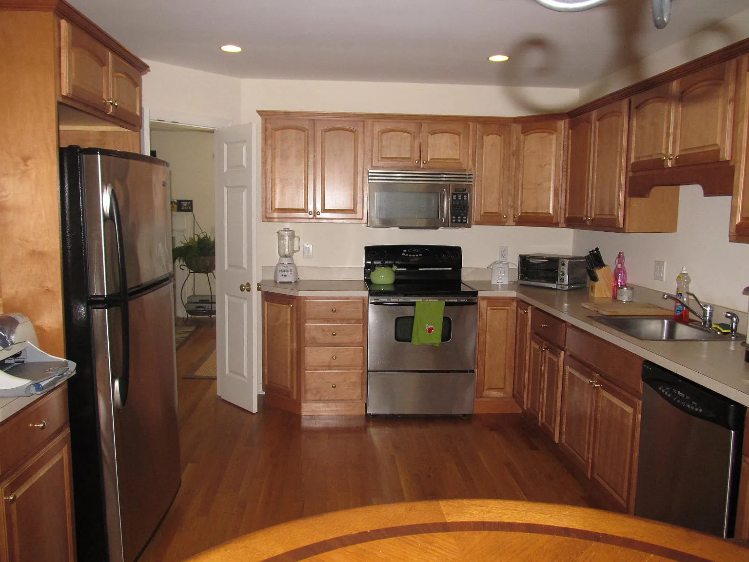 3 bed, 2.5 bath, 1500 sqft, $4,800 — Photo 4