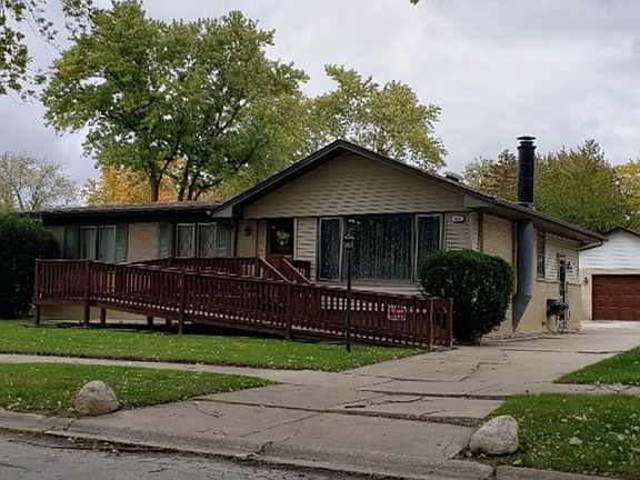 2nd image of 525 N Roberts Dr