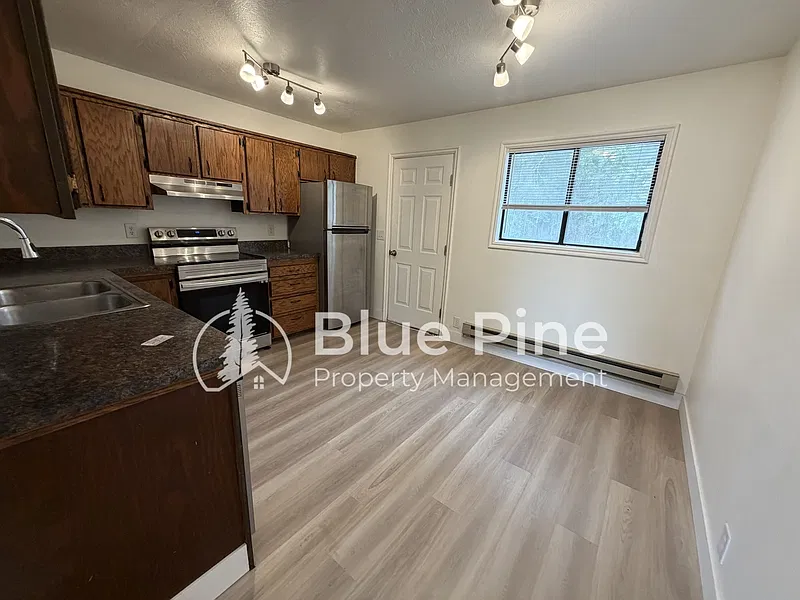 3 bed, 2.0 bath, 1450 sqft, $1,295 — Photo 3