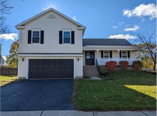 545 Monarch Dr, Crystal Lake, IL 60014