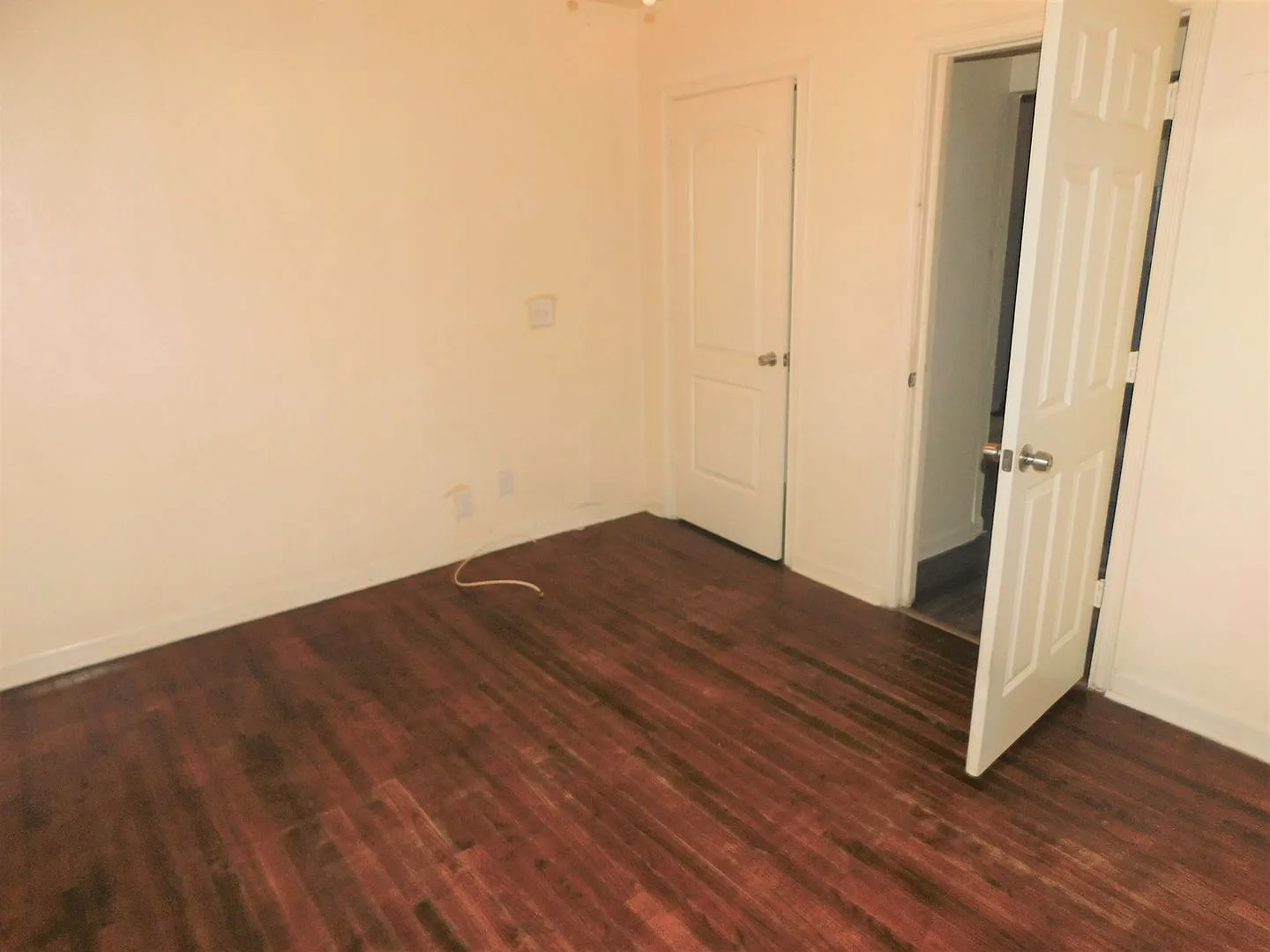 4 bedroom 2 bath Bungalow in Fairfield East Neighborhood — Photo 3