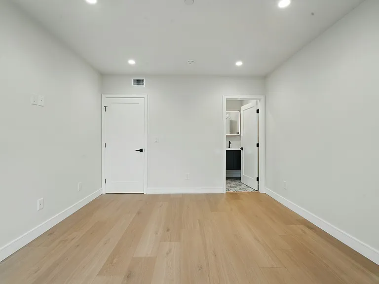 8234 Blackburn Ave #1/2 — Photo 20