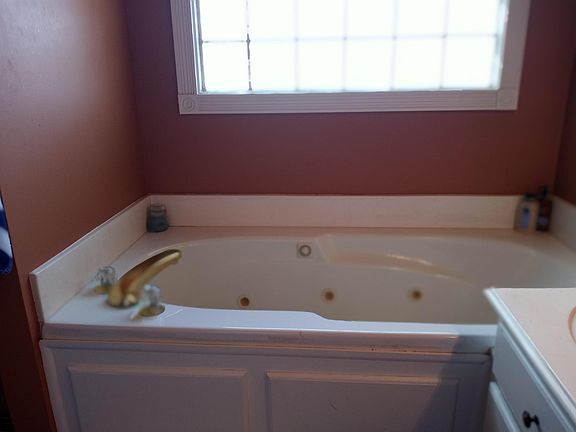 4th image of 115 Twin Lakes Dr