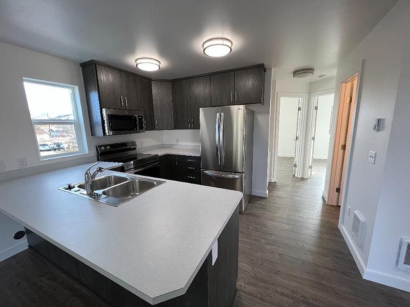 1st image of 401 8th Ave W #A
