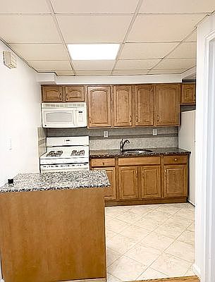 4th image of 3133 32nd St #1